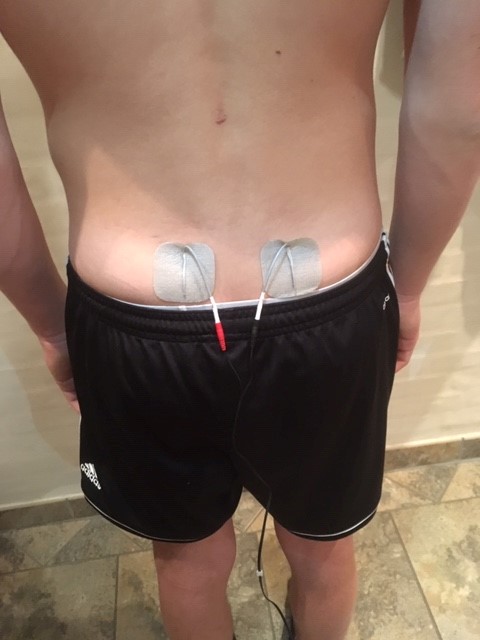 elektroderne sidder nederst på ryggen