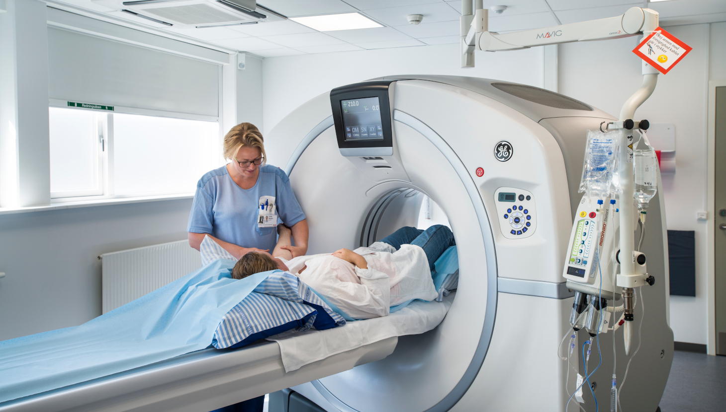 Patient i CT-skanner på Regionshospitalet Hammel Neurocenter